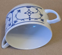 Lade das Bild in den Galerie-Viewer, 2er Set SUPPENTASSEN - Porzellan, Indisch Blau Strohblumen Motiv Dekor