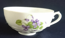 Lade das Bild in den Galerie-Viewer, 2er Set 2er TEEGEDECKE "Viola" - Porzellan, Flora Veilchen Blumenblüten Blatt Blätter Motiv Dekor