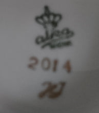 Lade das Bild in den Galerie-Viewer, UNTERTASSE - Porzellan, Breiter Goldrand Außen Linienrand Innen Motiv Dekor (BC)