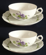Lade das Bild in den Galerie-Viewer, 2er Set 3er TEEGEDECKE "Viola" - Porzellan, Flora Veilchen Blumenblüten Blatt Blätter Motiv Dekor