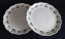 Lade das Bild in den Galerie-Viewer, 3er TEEGEDECK "Viola" - Porzellan, Flora Veilchen Blumenblüten Blatt Blätter Motiv Dekor