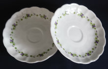 Lade das Bild in den Galerie-Viewer, 2er Set 3er KAFFEEGEDECKE "Viola" - Porzellan, Flora Veilchen Blumenblüten Blatt Blätter Motiv Dekor