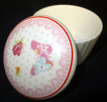 Lade das Bild in den Galerie-Viewer, 6er Set MOCCA KAFFEEGETRÄNKE SERVIER GESCHENKESET - Keramik / Steingut & Hartglas, Flora Rosen Blumenblüten Tiere Schmetterlinge Abstrakt Linien Motiv Dekor (BC)