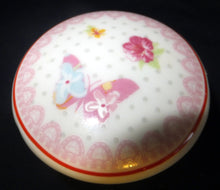 Lade das Bild in den Galerie-Viewer, 6er Set MOCCA KAFFEEGETRÄNKE SERVIER GESCHENKESET - Keramik / Steingut & Hartglas, Flora Rosen Blumenblüten Tiere Schmetterlinge Abstrakt Linien Motiv Dekor (BC)