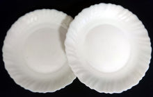 Lade das Bild in den Galerie-Viewer, DESSERTTELLER - Acrylglas, Einfärbiger Gewölbter Linien Wellen Relief Motiv Dekor