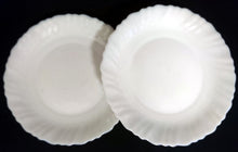 Lade das Bild in den Galerie-Viewer, 2er Set DESSERTTELLER - Acrylglas, Einfärbiger Gewölbter Linien Wellen Relief Motiv Dekor