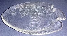 Lade das Bild in den Galerie-Viewer, 6er Set ABLAGESCHÄLCHEN - Hartglas, Fischform Schuppen Punkte Kreise Relief Motiv Dekor