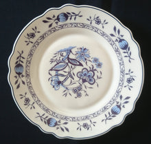 Lade das Bild in den Galerie-Viewer, DESSERTTELLER - Acrylglas, Zwiebelmuster Gewellter Rand Relief Motiv Dekor