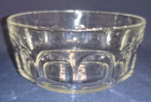 Lade das Bild in den Galerie-Viewer, BEILAGENSCHÜSSEL - Hartglas, Klassisches Waben Relief Motiv Dekor