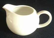 Lade das Bild in den Galerie-Viewer, MILCHKÄNNCHEN - Porzellan, Einfärbiges Gastronomisches Motiv Dekor