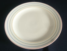 Lade das Bild in den Galerie-Viewer, 2er Set SUPPENTASSEN UNTERTELLER "Rainbow" - Porzellan, Linien Streifen Dekor