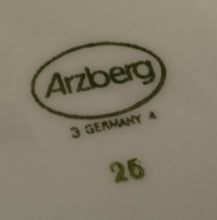 Lade das Bild in den Galerie-Viewer, 2er Set SUPPENTASSEN - Porzellan, Klassisch Linien Streifen Strich Motiv Dekor