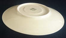 Lade das Bild in den Galerie-Viewer, UNTERTASSE - Porzellan, Goldrand Striche Linien Motiv Dekor