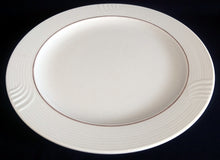 Lade das Bild in den Galerie-Viewer, SPEISETELLER - Porzellan, Gold Innenrand Linien Wellen Relief Motiv Dekor (nBC)