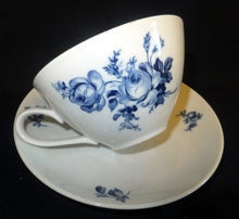 Lade das Bild in den Galerie-Viewer, 2er Set TEETASSEN - Porzellan Inglazed, Flora Rosenblumen Blüten Blatt Blätter Motiv Dekor