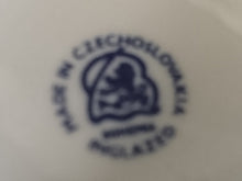 Lade das Bild in den Galerie-Viewer, TEETASSE "Henriette" - Porzellan Inglazed, Flora Rosenblumen Blüten Blatt Blätter Motiv Dekor