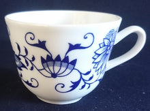 Lade das Bild in den Galerie-Viewer, 2er Set ESPRESSO~ KAFFEETASSE - Porzellan Inglazed, Traditionelles Zwiebelmuster Motiv Dekor