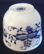 Lade das Bild in den Galerie-Viewer, 2er Set ESPRESSO~ KAFFEETASSE - Porzellan Inglazed, Traditionelles Zwiebelmuster Motiv Dekor