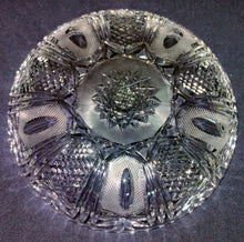 Lade das Bild in den Galerie-Viewer, DESSERTSCHALE - 24% Pbo Bleikristall, Abstrakt Stern Linien Ananas Obst Motiv Dekor