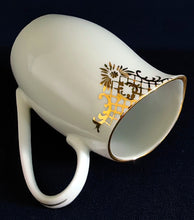 Lade das Bild in den Galerie-Viewer, 3er Set MILCHKÄNNCHEN & ZUCKERDOSE MIT DECKEL - Porzellan, Goldrand Geometrisch Abstrakt Symbol Zeichen Wappen Dekor Motiv