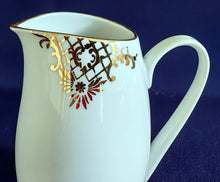 Lade das Bild in den Galerie-Viewer, MILCHKÄNNCHEN - Porzellan, Goldrand Geometrisch Abstrakt Symbol Zeichen Wappen Dekor Motiv