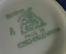 Lade das Bild in den Galerie-Viewer, 2er Set 2er MOCCA~ KAFFEEGEDECKE - Porzellan, Goldrand Geometrisch Abstrakt Symbol Zeichen Wappen Dekor Motiv