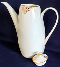 Lade das Bild in den Galerie-Viewer, 5er Set MOCCA KAFFEEKANNE MIT DECKEL & MILCHKÄNNCHEN & ZUCKERDOSE MIT DECKEL - Porzellan, Goldrand Geometrisch Abstrakt Symbol Zeichen Wappen Dekor Motiv