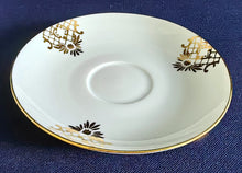 Lade das Bild in den Galerie-Viewer, 2er Set MOCCA UNTERTASSEN - Porzellan, Goldrand Geometrisch Abstrakt Symbol Zeichen Wappen Dekor Motiv