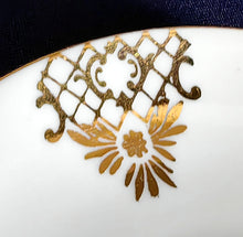 Lade das Bild in den Galerie-Viewer, 15 Teiliges MOCCA~ KAFFEESERVICE - Porzellan, Goldrand Geometrisch Abstrakt Symbol Zeichen Wappen Dekor Motiv