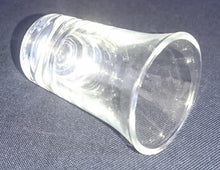 Lade das Bild in den Galerie-Viewer, 2er Set SHOT~ SCHNAPS~ GETRÄNKEGLAS - Hartglas, Klares Ungeschliffenes Motiv Dekor