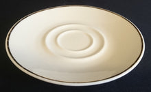 Lade das Bild in den Galerie-Viewer, 2er Set UNTERTASSEN - Porzellan, Goldrand Doppelter Relief Tassenabstellfläche Motiv Dekor