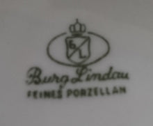 Lade das Bild in den Galerie-Viewer, 2er Set UNTERTASSEN - Porzellan, Abstrakt Kreise Linien Balken Doppelt Relief Motiv Dekor