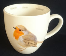 Lade das Bild in den Galerie-Viewer, KAFFEE SAMMELTASSE - Porzellan, Flora Fauna Vogel Vögel Rotkehlchen Rosenblumen Blüten Blatt Blätter Sprachen Aufschrift Motiv Dekor