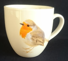 Lade das Bild in den Galerie-Viewer, KAFFEE SAMMELTASSE - Porzellan, Flora Fauna Vogel Vögel Rotkehlchen Rosenblumen Blüten Blatt Blätter Sprachen Aufschrift Motiv Dekor