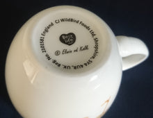 Lade das Bild in den Galerie-Viewer, KAFFEE SAMMELTASSE - Porzellan, Flora Fauna Vogel Vögel Rotkehlchen Rosenblumen Blüten Blatt Blätter Sprachen Aufschrift Motiv Dekor