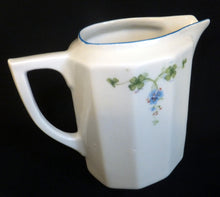 Lade das Bild in den Galerie-Viewer, MILCHKÄNNCHEN "Silesia" - Porzellan, Flora Blumenblüten Pflanzen Ranken Linien Rand Dekor