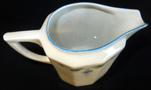 Lade das Bild in den Galerie-Viewer, MILCHKÄNNCHEN "Silesia" - Porzellan, Flora Blumenblüten Pflanzen Ranken Linien Rand Dekor