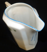 Lade das Bild in den Galerie-Viewer, MILCHKÄNNCHEN "Silesia" - Porzellan, Flora Blumenblüten Pflanzen Ranken Linien Rand Dekor