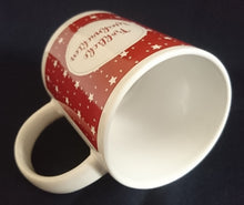 Lade das Bild in den Galerie-Viewer, KAFFEETASSE - Keramik / Steingut, Sterne Punkte Fröhliche Weihnachten Aufschrift Motiv Dekor