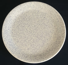 Lade das Bild in den Galerie-Viewer, 2er Set SPEISETELLER - Keramik / Steingut, Gesprenkeltes Punkte Tupfen Motiv Dekor