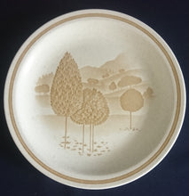 Lade das Bild in den Galerie-Viewer, DESSERTTELLER - Keramik / Steingut, Landschaft Flora Baum Bäume Hügel Berge Motiv Dekor