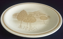 Lade das Bild in den Galerie-Viewer, DESSERTTELLER - Keramik / Steingut, Landschaft Flora Baum Bäume Hügel Berge Motiv Dekor