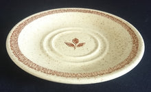 Lade das Bild in den Galerie-Viewer, 2er Set UNTERTASSEN - Keramik / Steingut, Flora Pflanze Blatt Blätter Gesprenkeltes Abstrakt Motiv Dekor