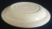 Lade das Bild in den Galerie-Viewer, UNTERTASSE - Keramik / Steingut, Flora Pflanze Blatt Blätter Gesprenkeltes Abstrakt Motiv Dekor