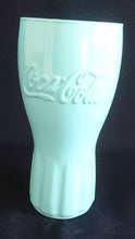 Lade das Bild in den Galerie-Viewer, 2er Set GETRÄNKEGLÄSER COCA COLA - Hartglas, Cremefarbende Coca Cola Aufschrift Motiv Dekor