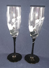 Lade das Bild in den Galerie-Viewer, 2er Set SEKT~ GETRÄNKEGLÄSER - Hartglas, Orchideenblüten Blumen Pflanzen Blatt Blätter Motiv Dekor