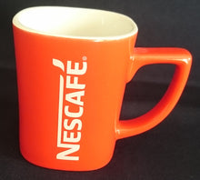 Lade das Bild in den Galerie-Viewer, 2er Set THERMO KAFFEETASSEN - Porzellan, Twitter #GoodMorningBerlin & #GoodMorningLondon Nescafe Aufschrift Brandenburger Tor & Big Ben Tower Bridge Motiv Dekor