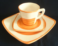 Lade das Bild in den Galerie-Viewer, DESSERTTELLER - Keramik / Steingut, Wirbel Kreise Spirale Rand Motiv Dekor (BC)