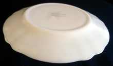 Lade das Bild in den Galerie-Viewer, 2er Set DESSERTTELLER - Acrylglas, Zwiebelmuster Gewellter Rand Relief Motiv Dekor