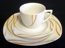 Lade das Bild in den Galerie-Viewer, 2er Set DESSERTTELLER "Oslo" - Geschwungene Wellenartige Doppel Kreuzlinien Motiv Dekor